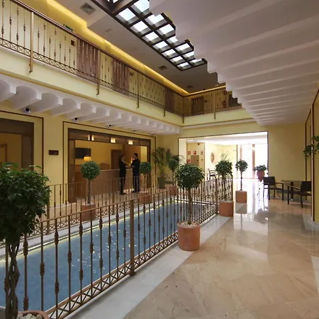 Casa Consistorial Готель Фуенхірола