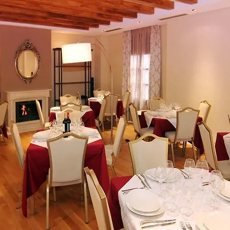 Casa Consistorial Hotel