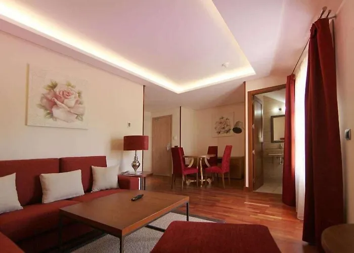 Casa Consistorial 4* פואנגירולה