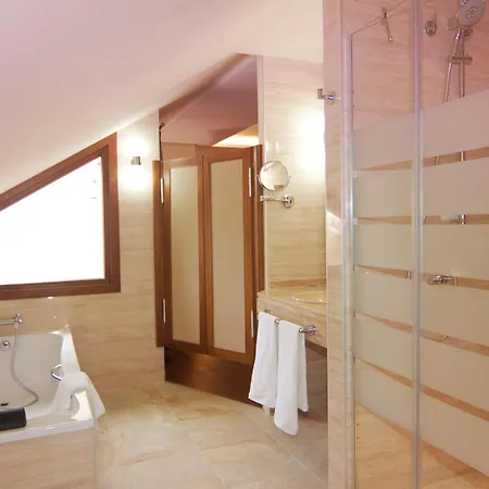 Casa Consistorial 4* 푸엔히롤라