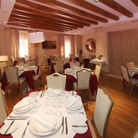 Hotel Casa Consistorial 4*