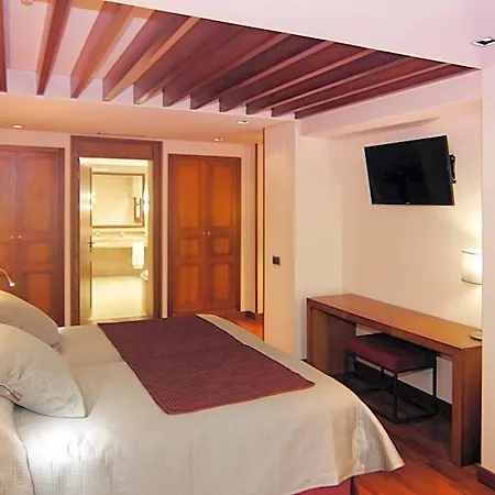 Hotel Casa Consistorial 4*