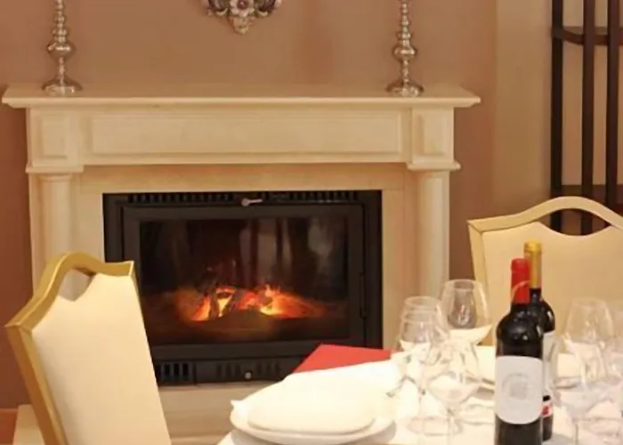 Casa Consistorial 호텔 푸엔히롤라